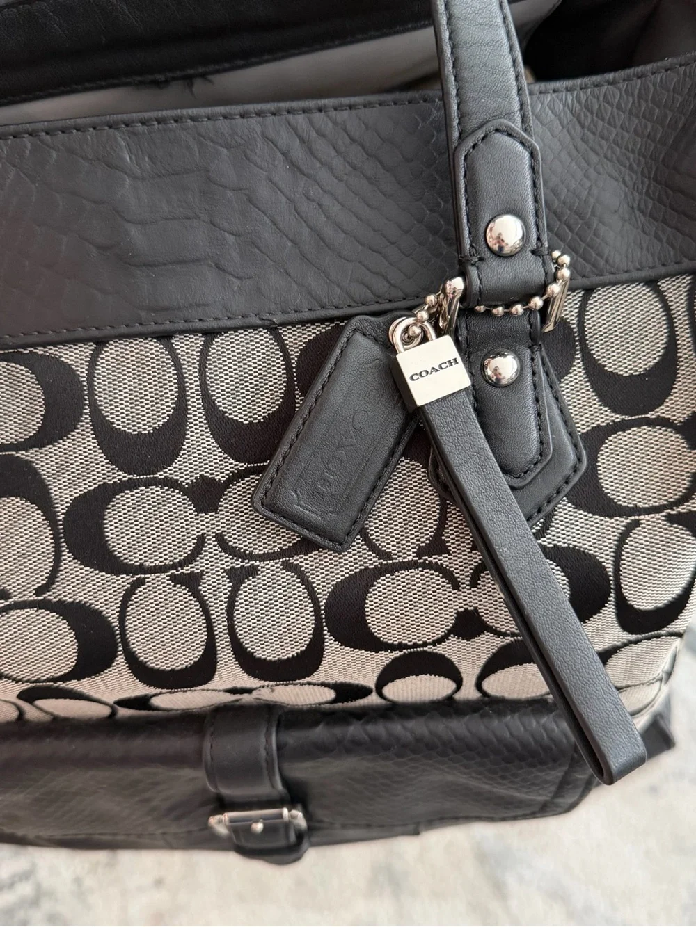 Coach tote signature